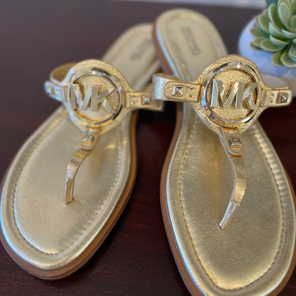 🌴Michael Kors Metallic Gold Melodie Thong Sandal - BRAND New - Never worn